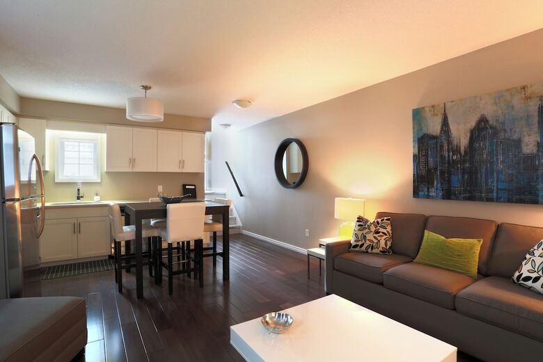 Boardwalk Homes - Executive Guest Rooms & Townhomes
