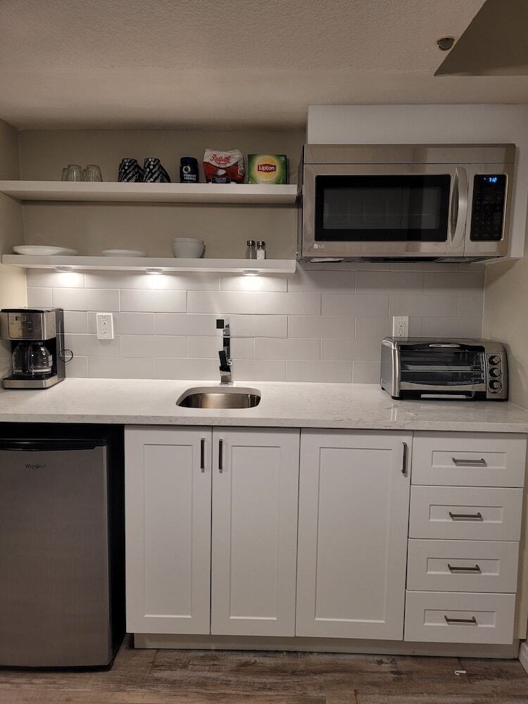 Boardwalk Homes - Executive Guest Rooms & Townhomes