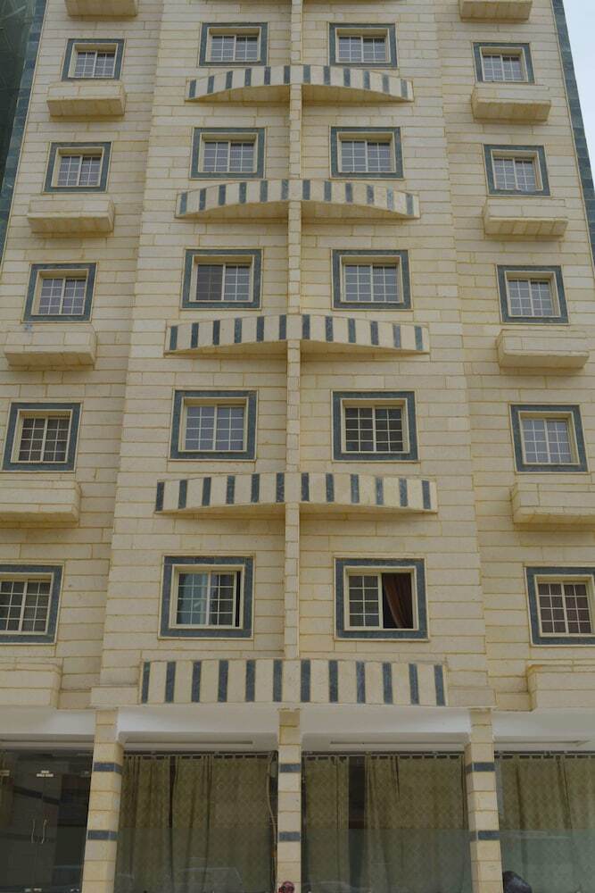 Aparthotel Leader Apartments 1