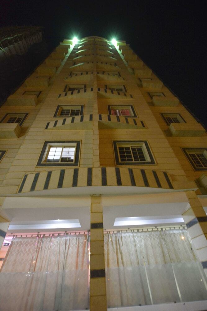 Aparthotel Leader Apartments 1