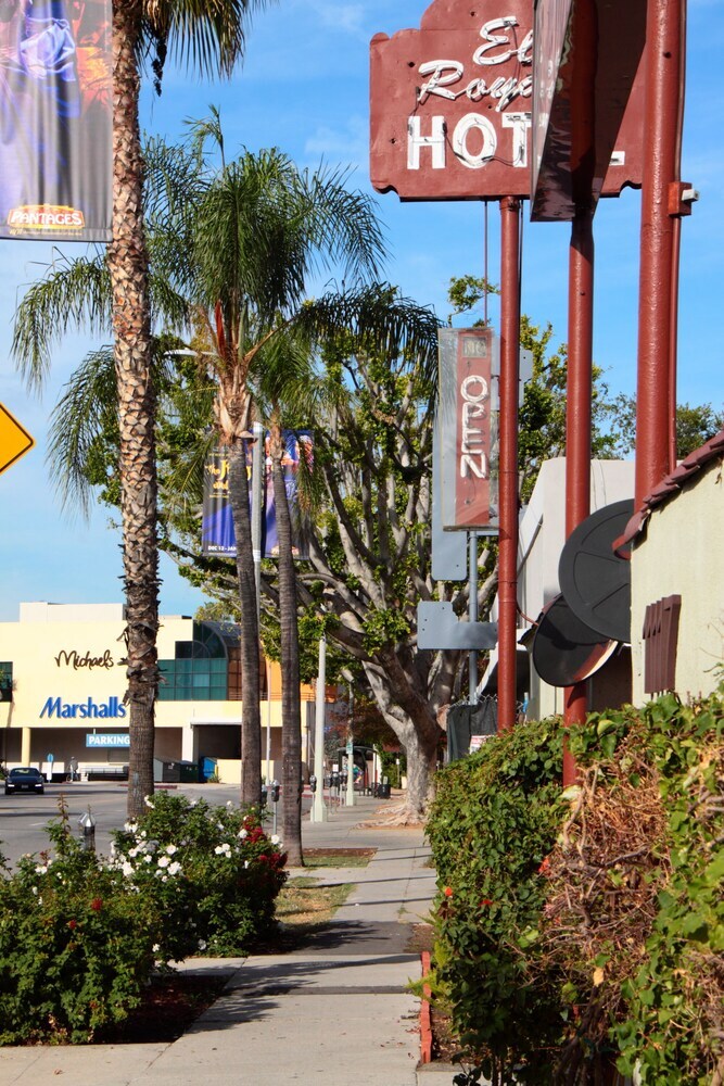 Motel El Royale Hotel Near Universal Studios