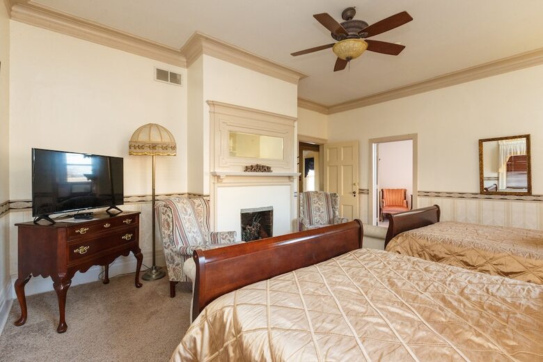 Bed & Breakfast Boggs Mansion