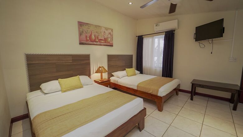 Hotel Flor Blanca