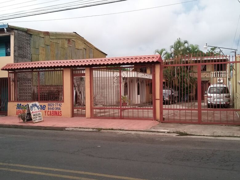 Hotel Cabinas Madeleine