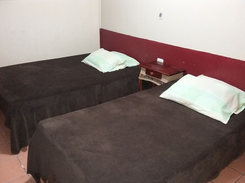 Hotel Cabinas Madeleine