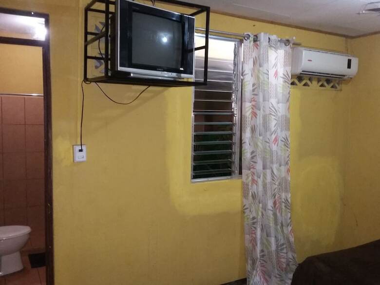 Hotel Cabinas Madeleine