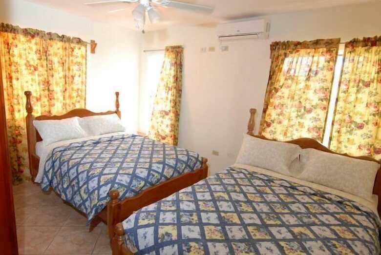 J&g's Tropical Apartments