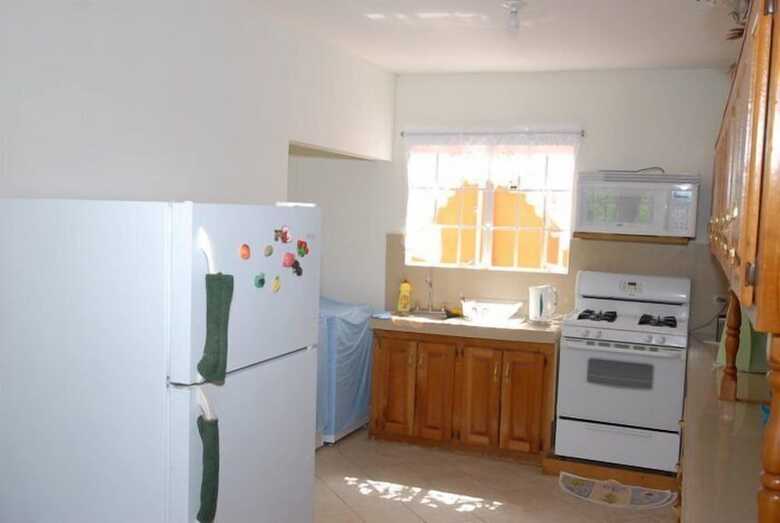 J&g's Tropical Apartments