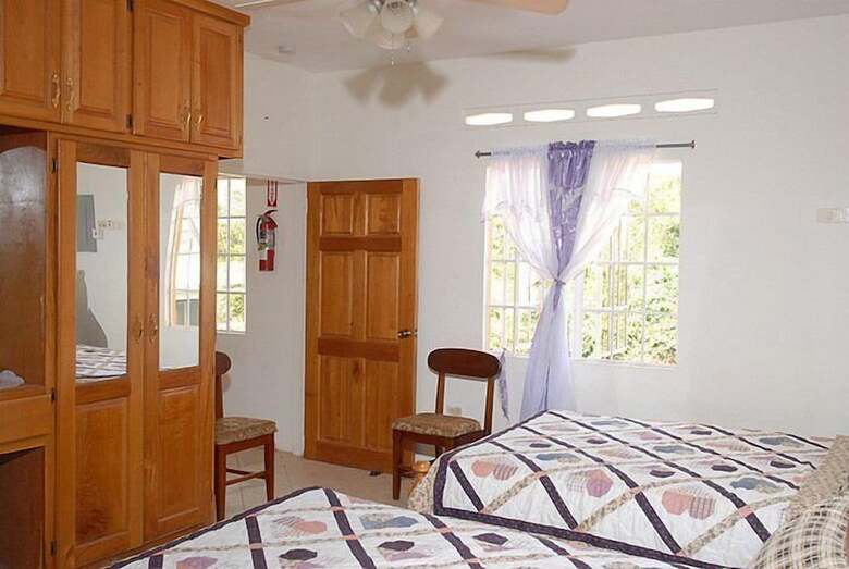J&g's Tropical Apartments