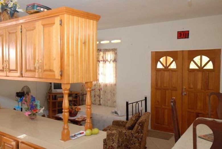 J&g's Tropical Apartments