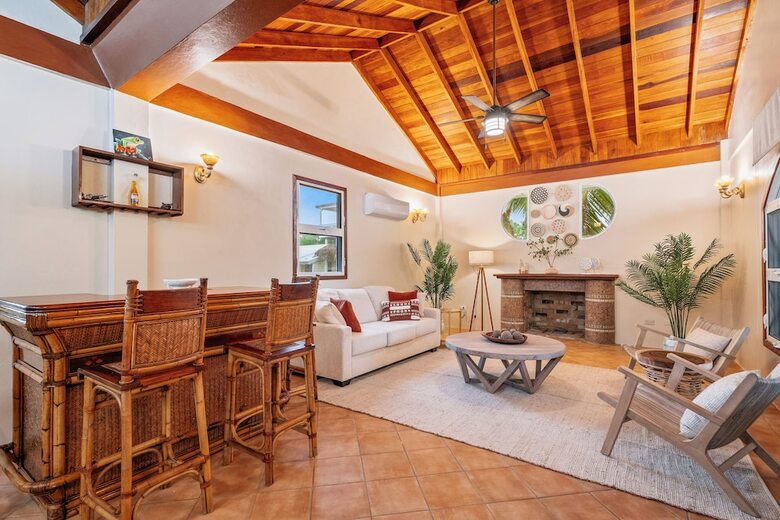 Coconut Row Boutique Hotel