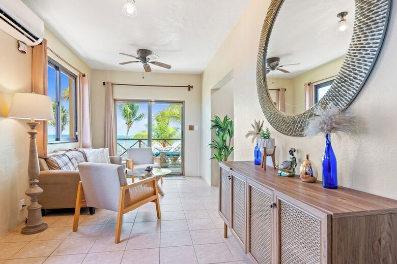 Coconut Row Boutique Hotel