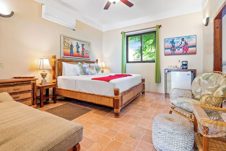Coconut Row Boutique Hotel