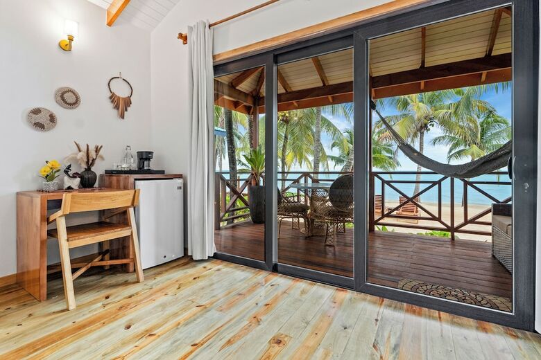 Coconut Row Boutique Hotel