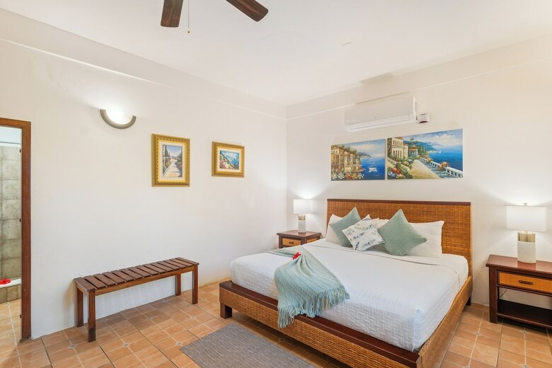 Coconut Row Boutique Hotel