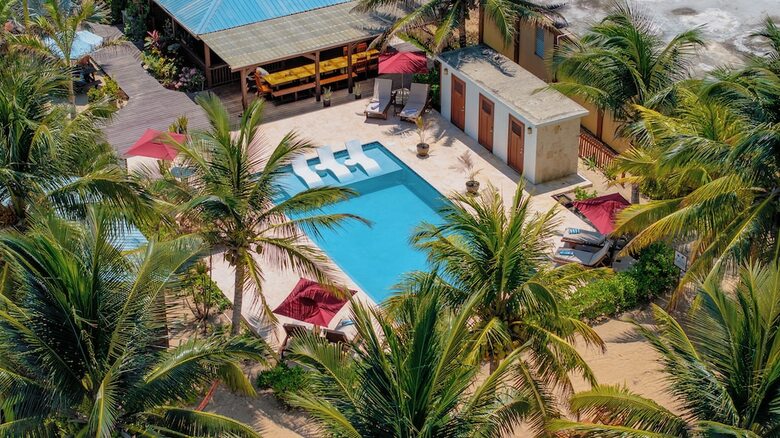 Coconut Row Boutique Hotel
