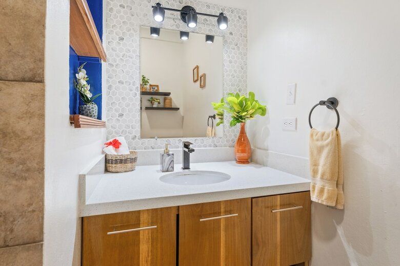 Coconut Row Boutique Hotel