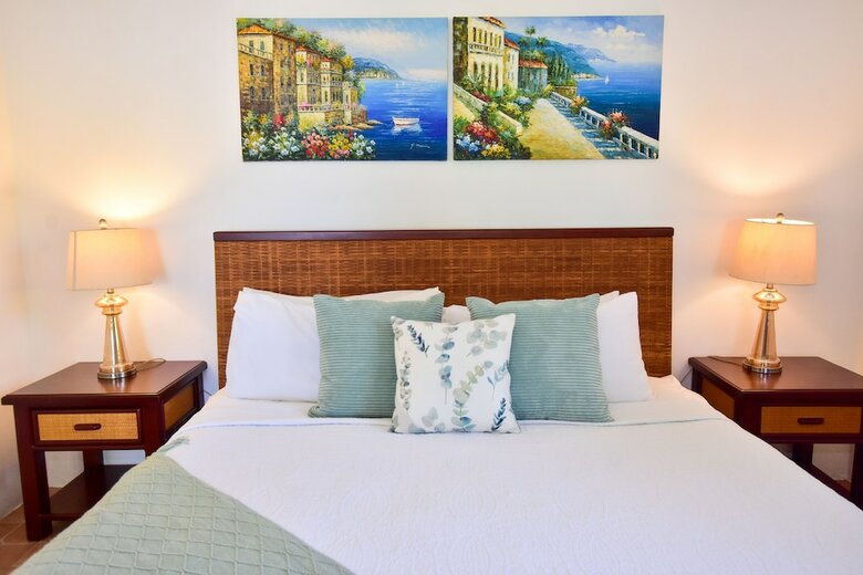 Coconut Row Boutique Hotel