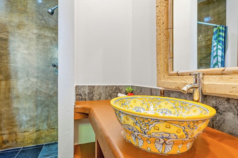 Coconut Row Boutique Hotel