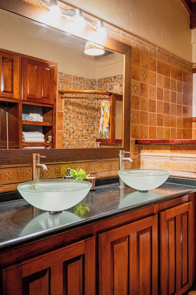 Coconut Row Boutique Hotel