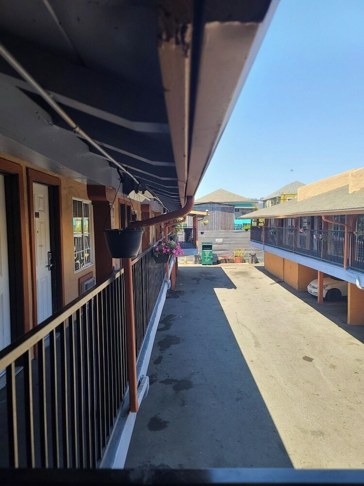 Nights Inn Motel