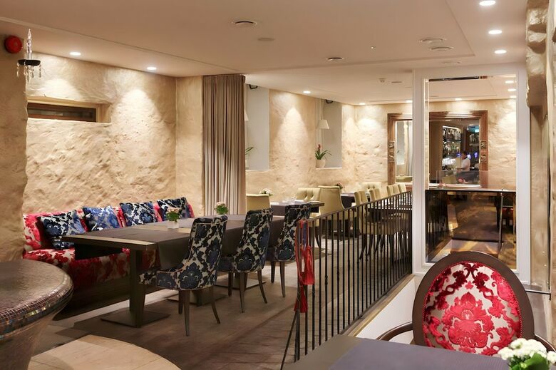 Rixwell Collection Savoy Boutique Hotel