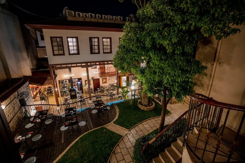 Mediterra Art Hotel