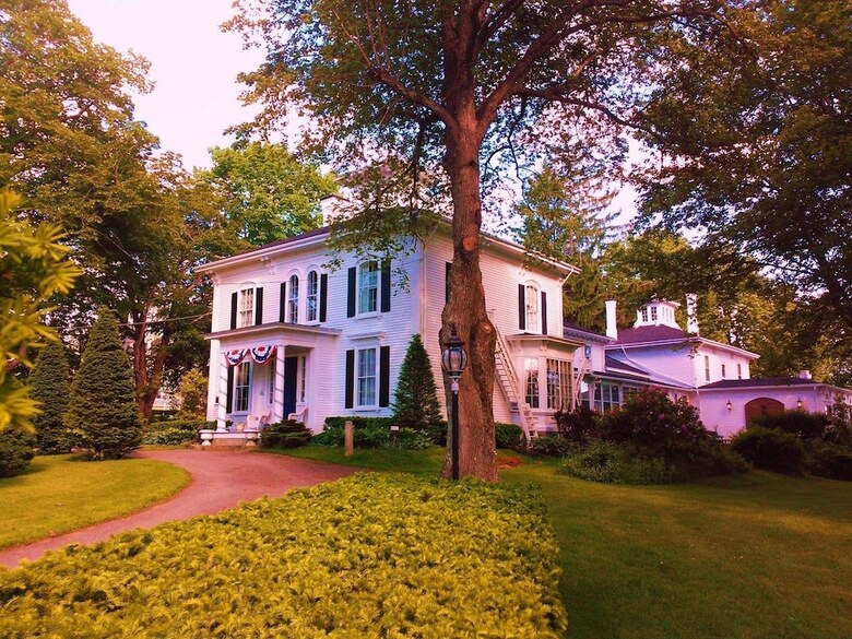 Posada Homeport Inn And Tavern