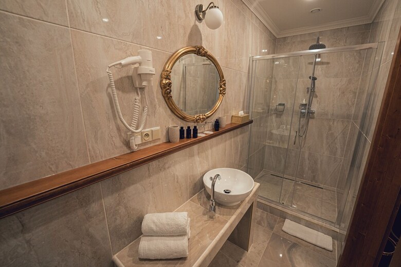 Hotel Svatoj�nsk� Dv?r