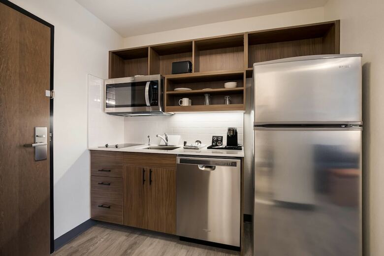 Hotel Everhome Suites Corona