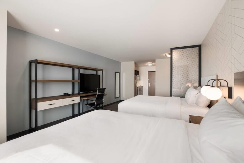 Hotel Everhome Suites Corona