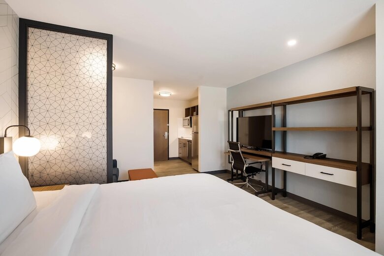 Hotel Everhome Suites Corona
