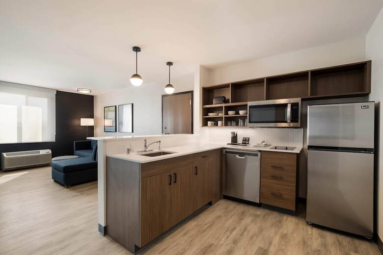 Hotel Everhome Suites Corona