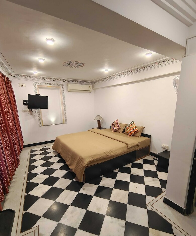 Hotel The Rustic Monk