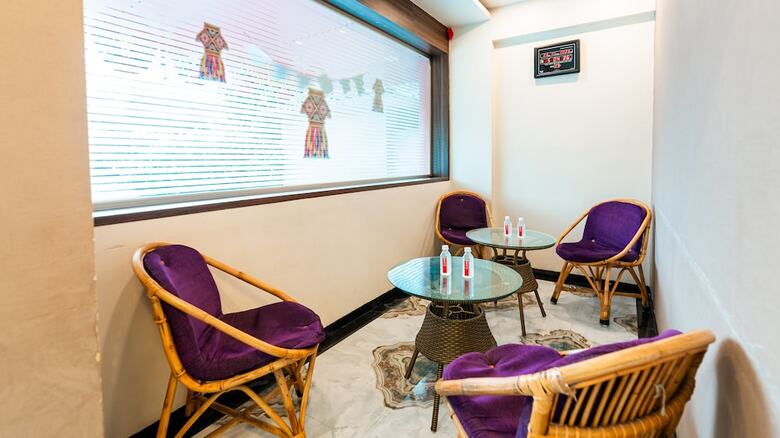 Itsy Hotels Golden Birds