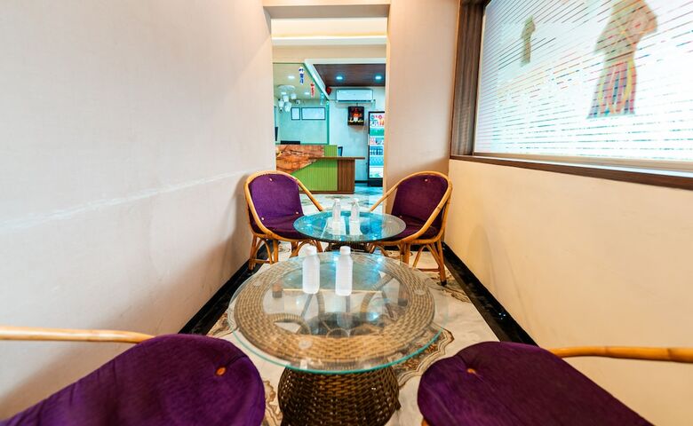 Itsy Hotels Golden Birds