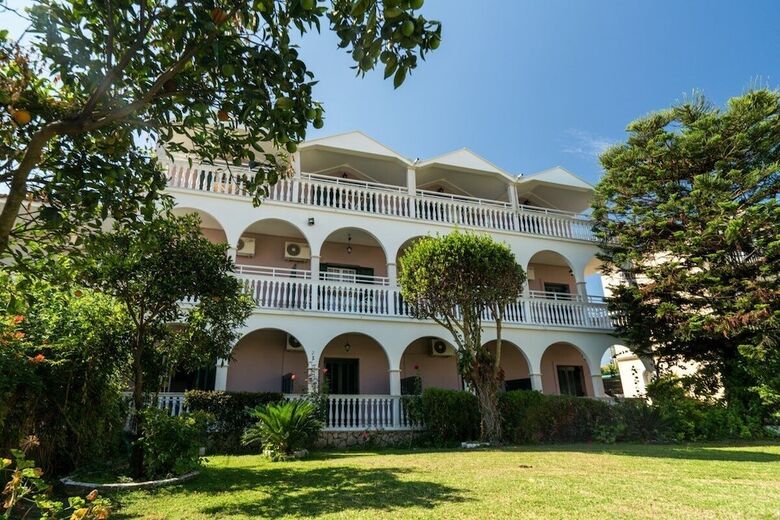 Aparthotel Alamis Hotel & Apartments