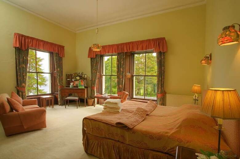 Bed & Breakfast Currarevagh House