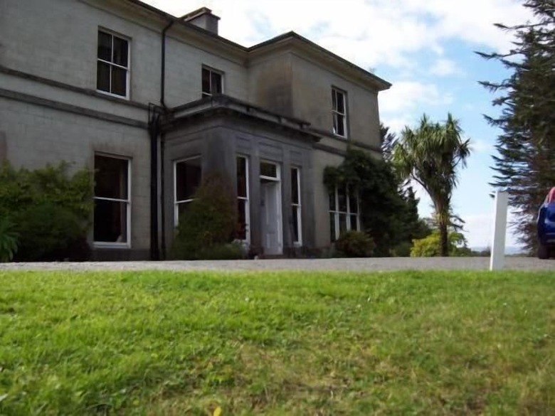 Bed & Breakfast Currarevagh House