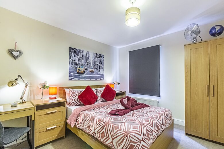 Greyhound Road Rooms