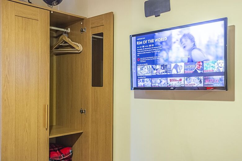 Greyhound Road Rooms