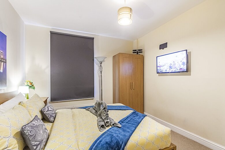 Greyhound Road Rooms