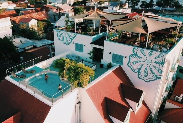 Isla De Flores Hotel