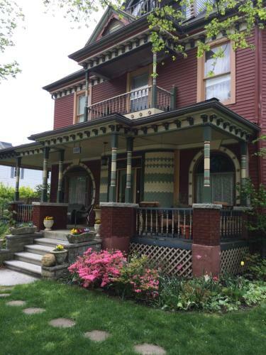 Grand Avenue Bed And Breakfast