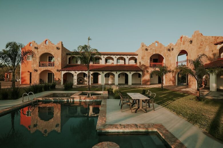 Hotel Hacienda Los Olivos