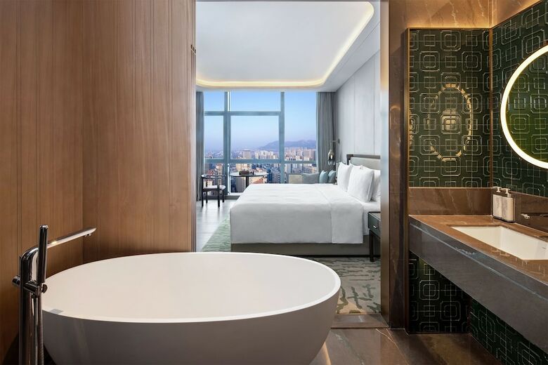 Hotel Hualuxe Qingdao Licang By Ihg