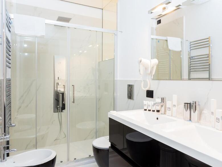 Queen Palace Suites