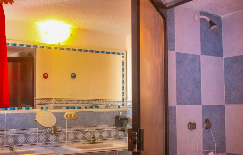 Hotel Izsla Suites