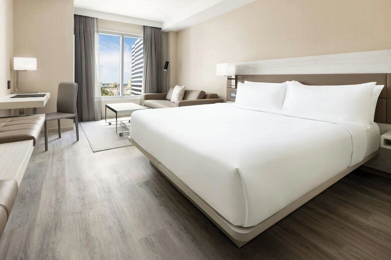 AC Hotel St. Petersburg Downtown