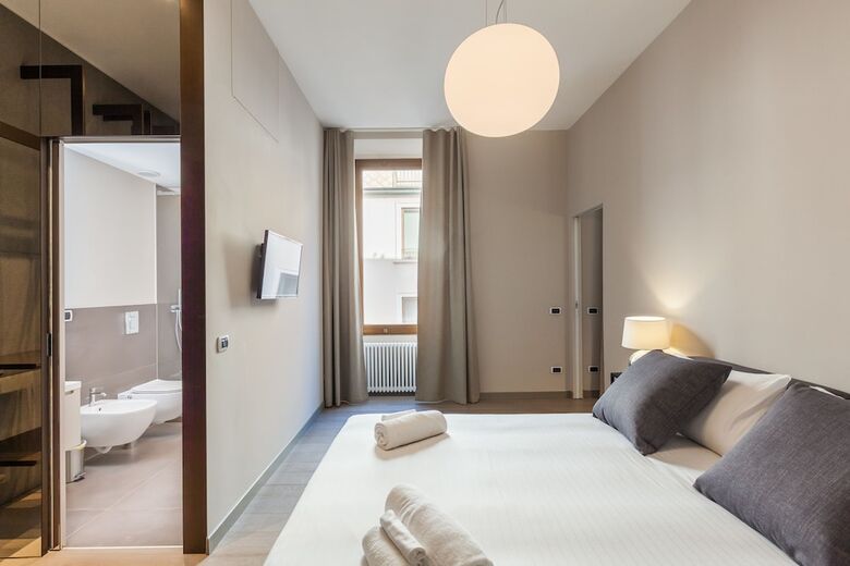 Easyhomes - Duomo Suites & Apartments
